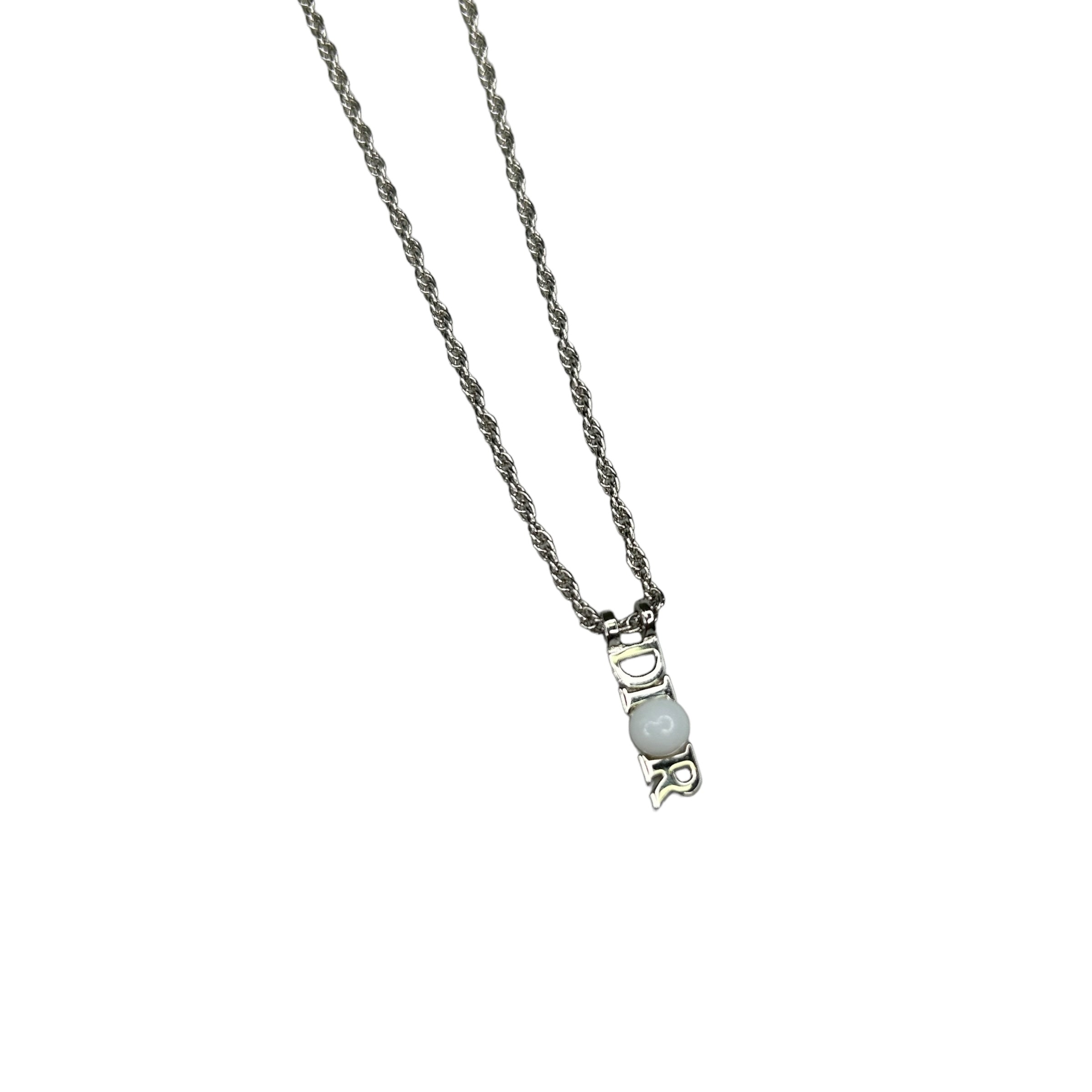 DIOR FAUX PEARL SPELLOUT NECKLACE - SILVER PLATED 03JF8