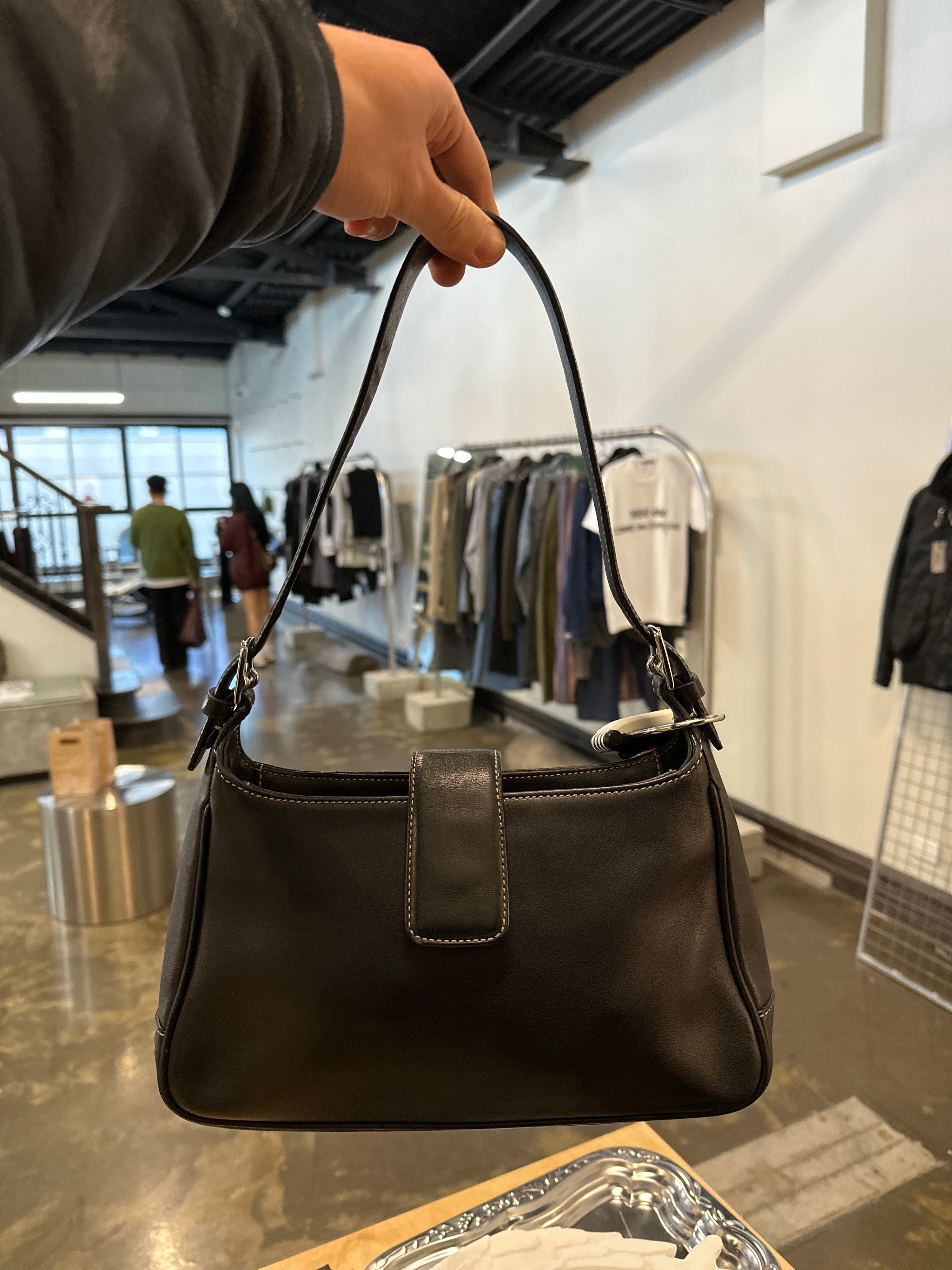COACH LEATHER POCHETTE SHOULDER BAG BLACK – Top Floor Gallery