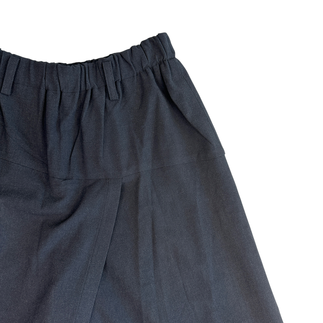 (M) ISSEY MIYAKE PLANTATION SKORT - NAVY