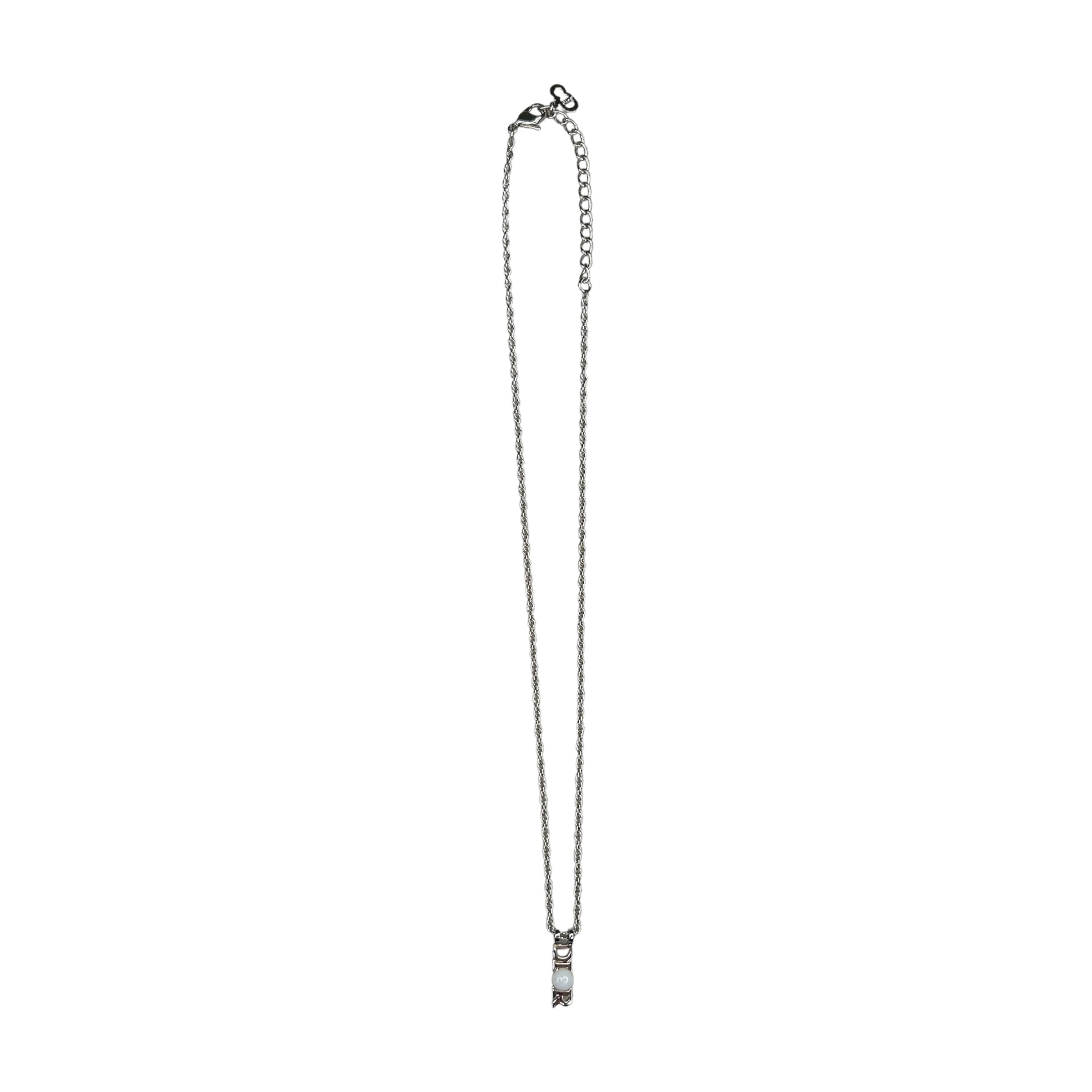 DIOR FAUX PEARL SPELLOUT NECKLACE - SILVER PLATED 03JF8