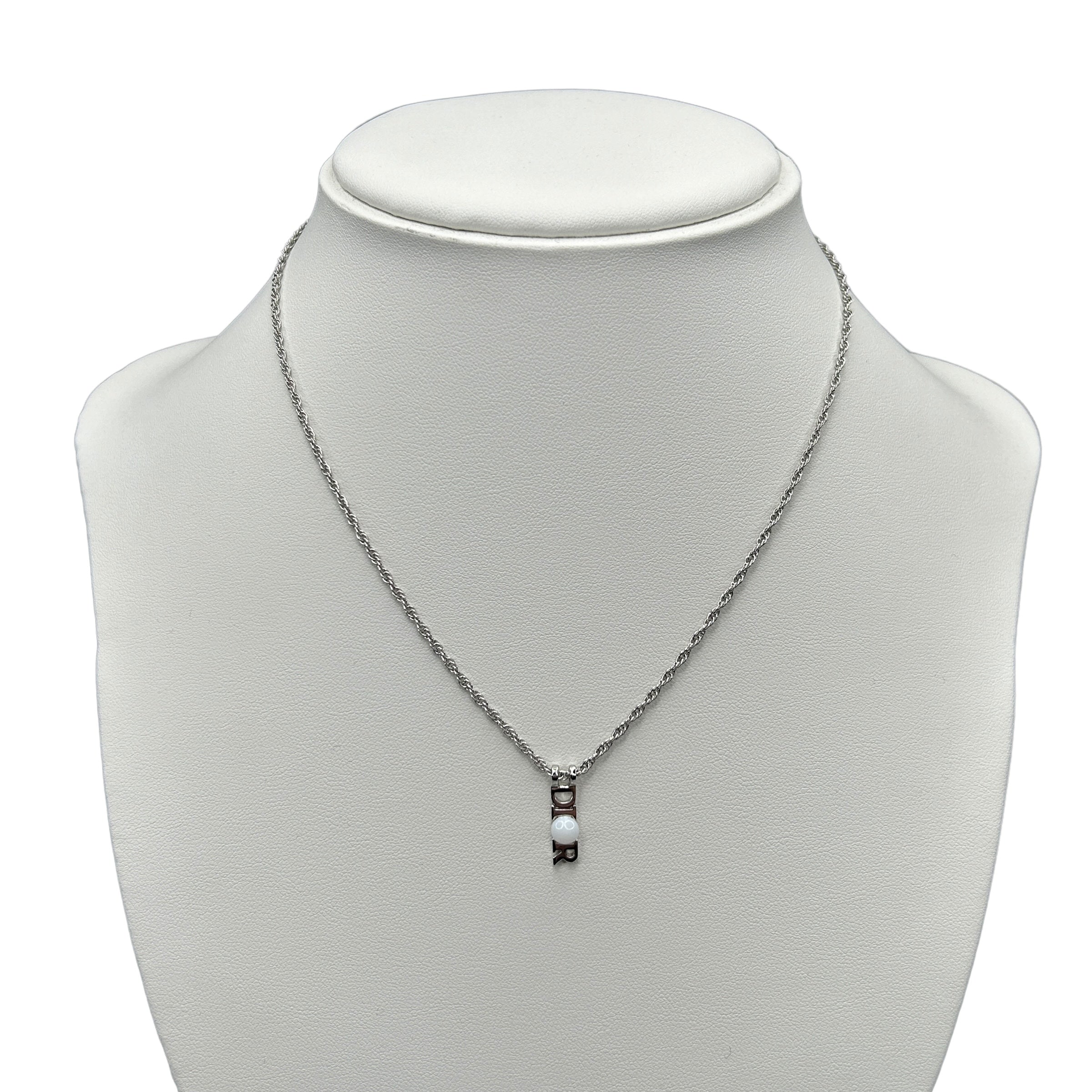 DIOR FAUX PEARL SPELLOUT NECKLACE - SILVER PLATED 03JF8