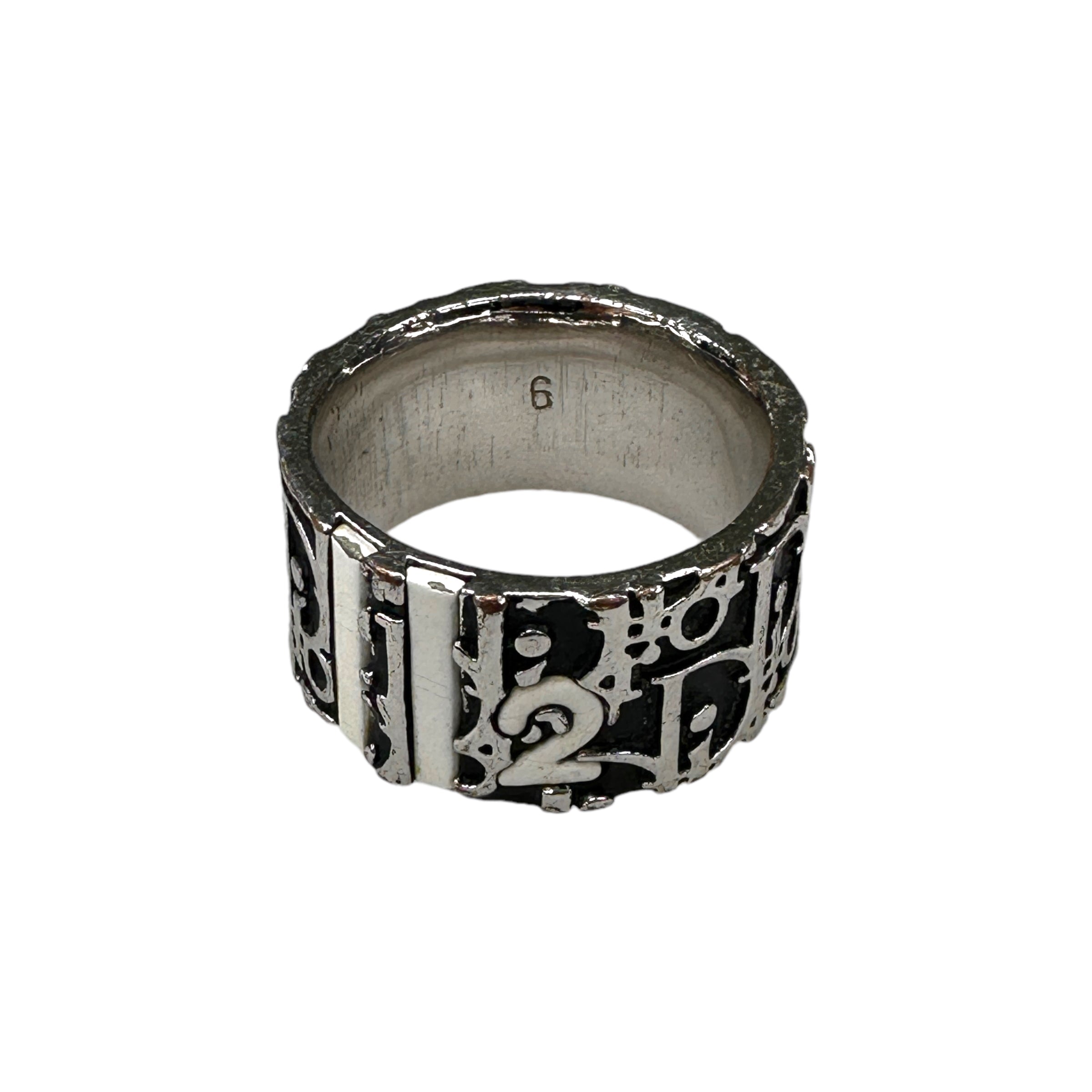 (13) DIOR BLACK TROTTER MONOGRAM "2" RING