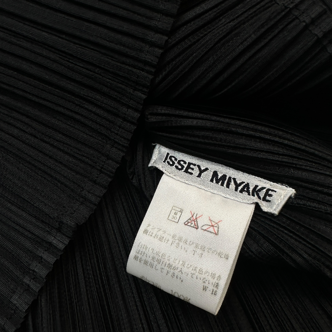 (M) ISSEY MIYAKE PLEATED TANK TOP
