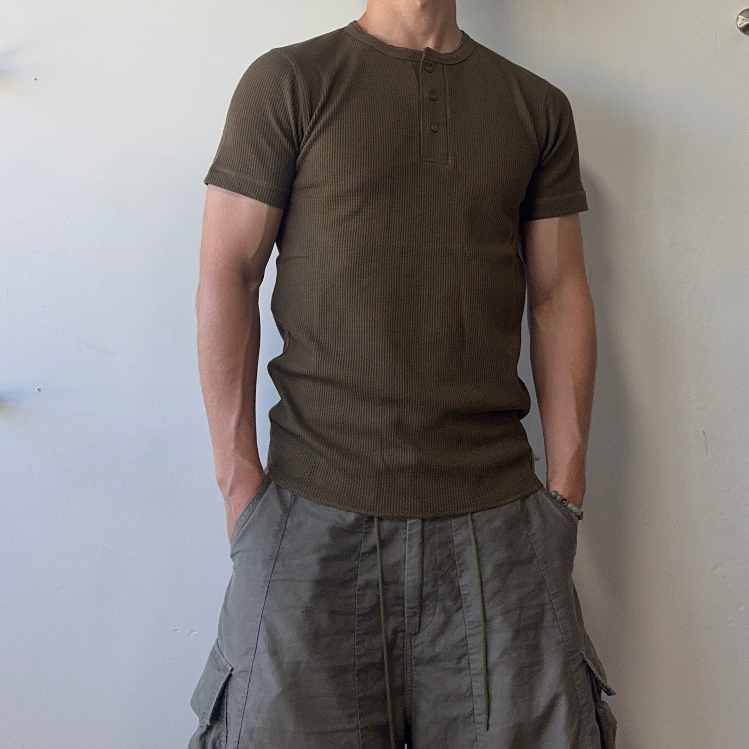 (NEW) AVIREX WAFFLE HENLEY SHORT SLEEVE TOP - OLIVE