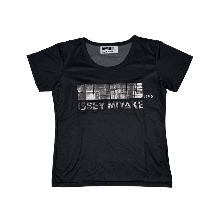 ISSEY MIYAKE 1325. CHROME LOGO TEE