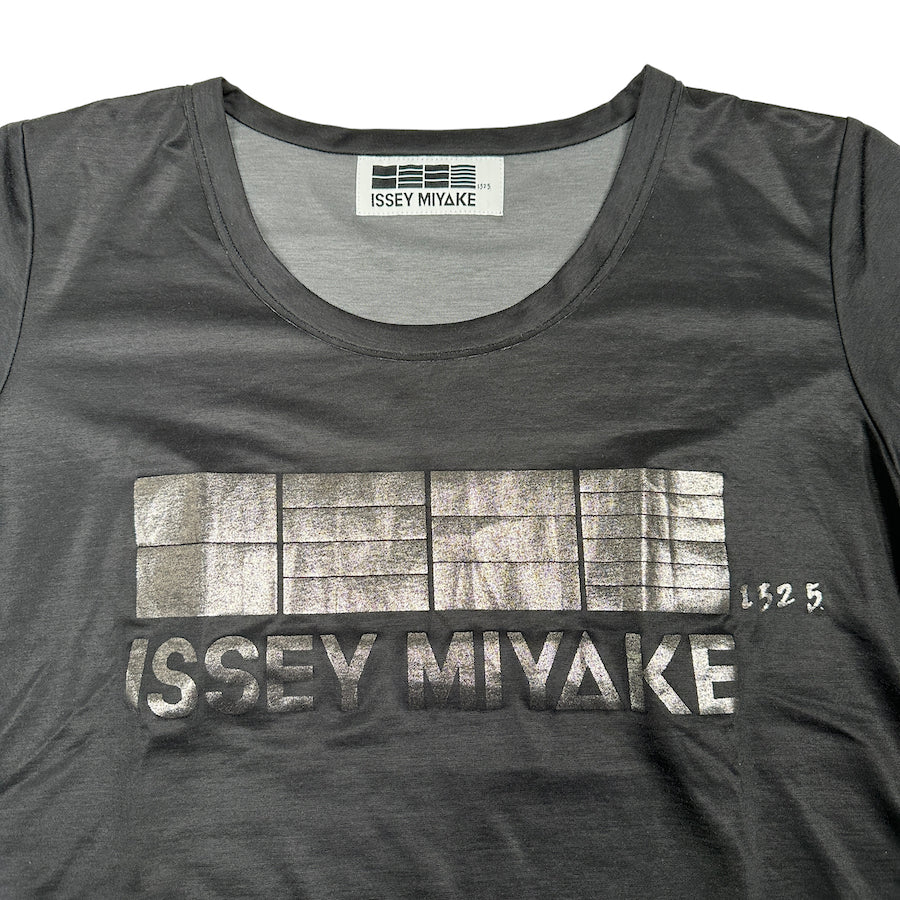 ISSEY MIYAKE 1325. CHROME LOGO TEE