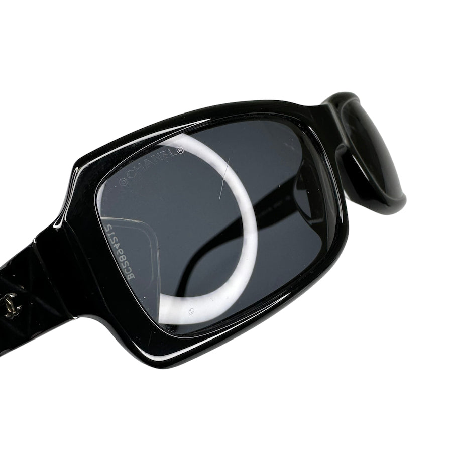 CHANEL BLACK FRAME QUILTED CC LOGO SUNGLASSES