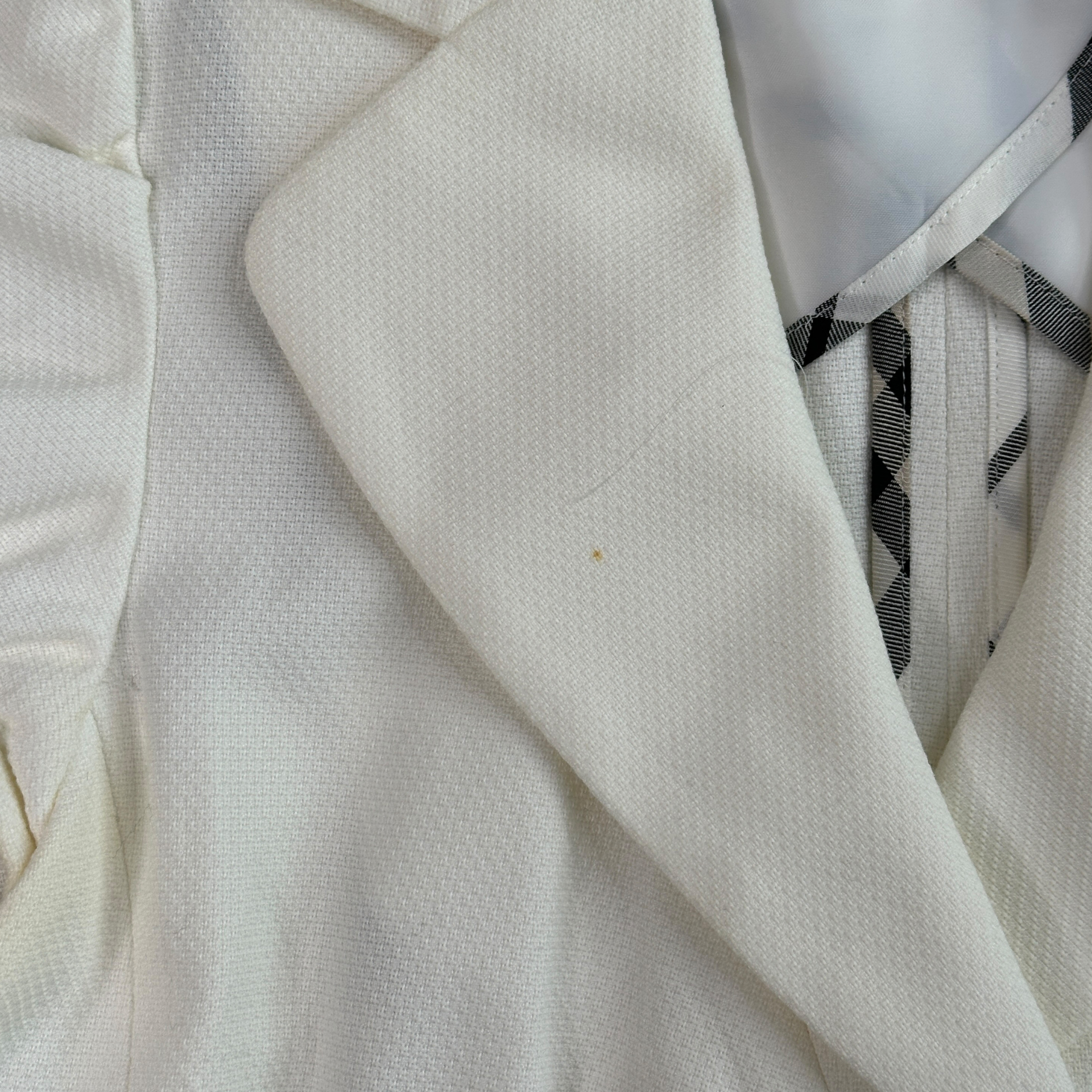 (38) BURBERRY BLUE LABEL BLAZER - WHITE