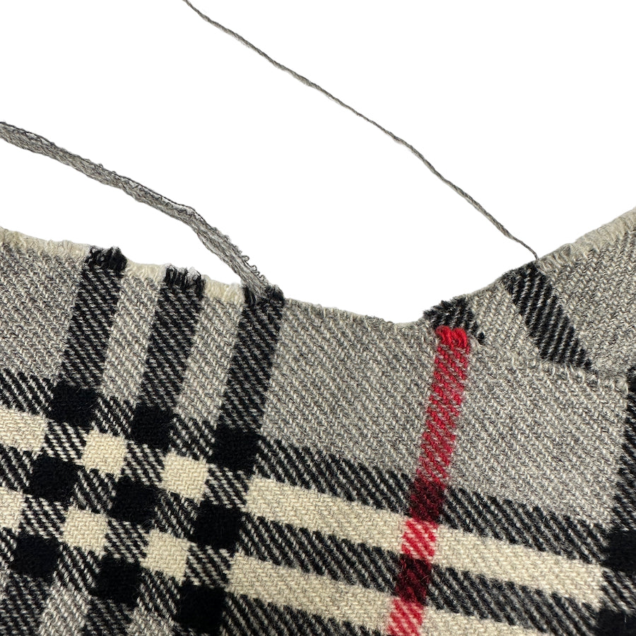 BURBERRY CASHMERE GREY CHECKERED SCARF