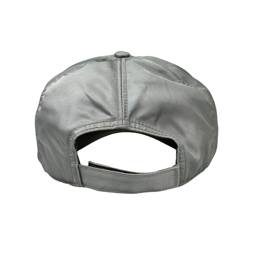 PRADA EMBROIDERED LOGO SILVER-GREY NYLON CAP GDF94