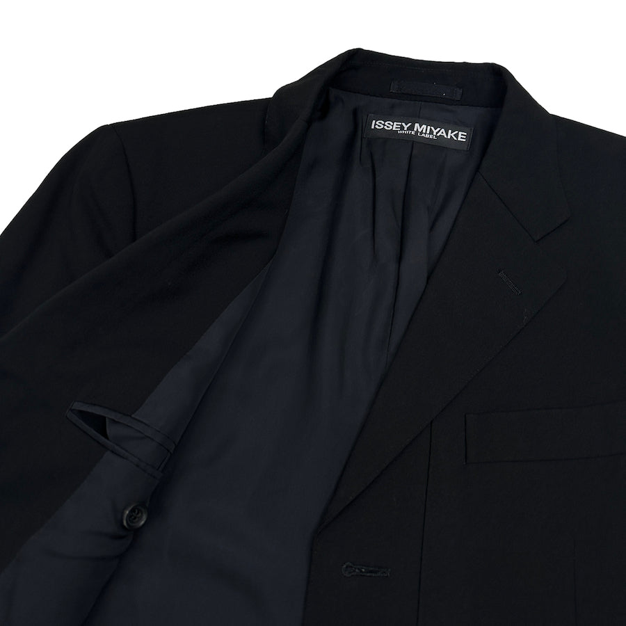 ISSEY MIYAKE WHITE LABEL WOOL/CASHMERE BLAZER - BLACK