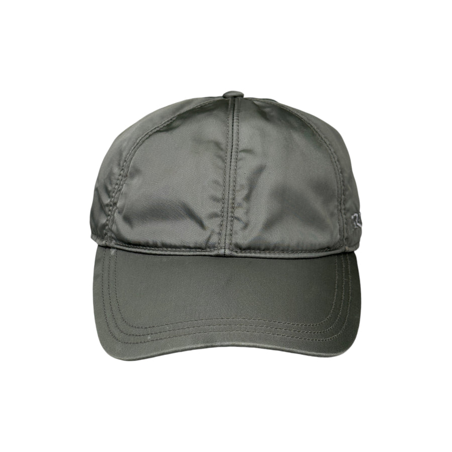 PRADA EMBROIDERED LOGO SILVER-GREY NYLON CAP GDF94