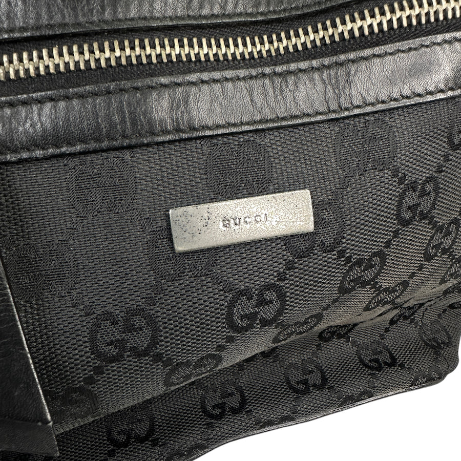 GUCCI BLACK GG CANVAS / LEATHER FRONT ZIP SHOULDER BAG