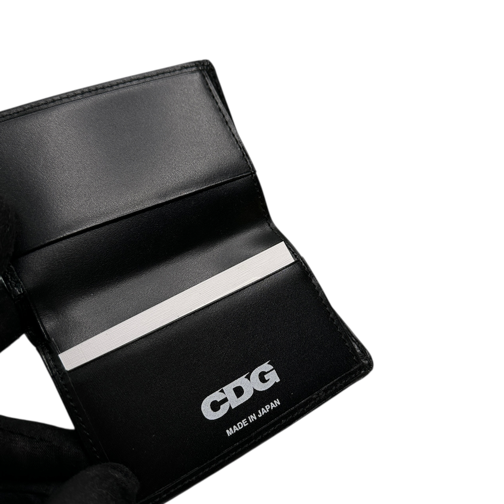 (NEW) COMME DES GARCONS BI-FOLD CARD HOLDER