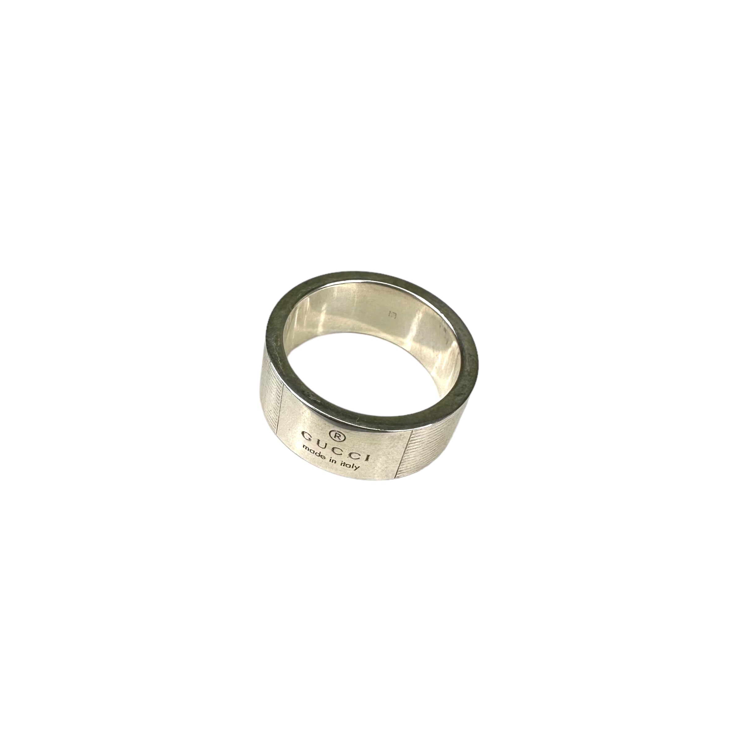 GUCCI ENGRAVED SPELLOUT RING