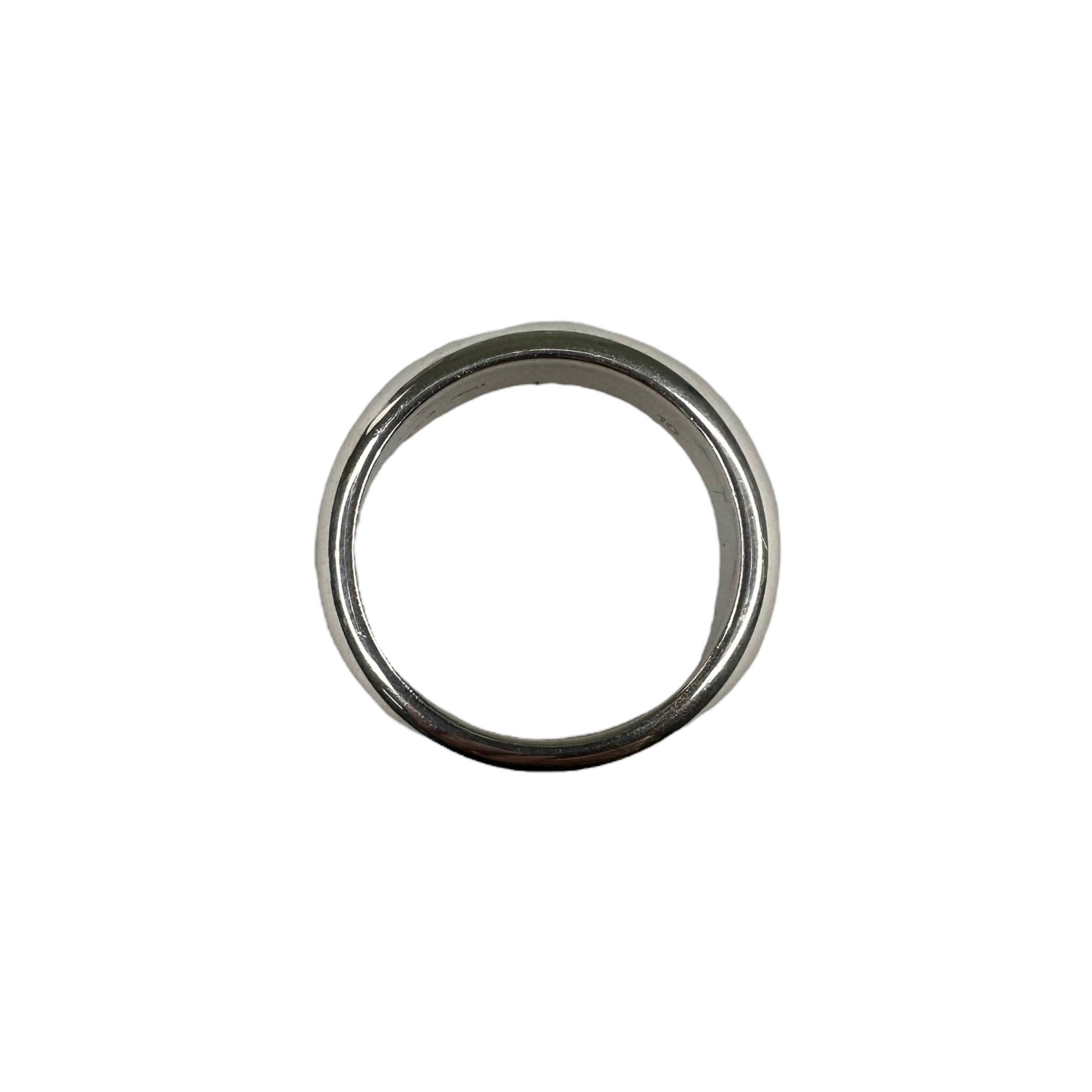 GUCCI ENGRAVED SPELLOUT BAND RING