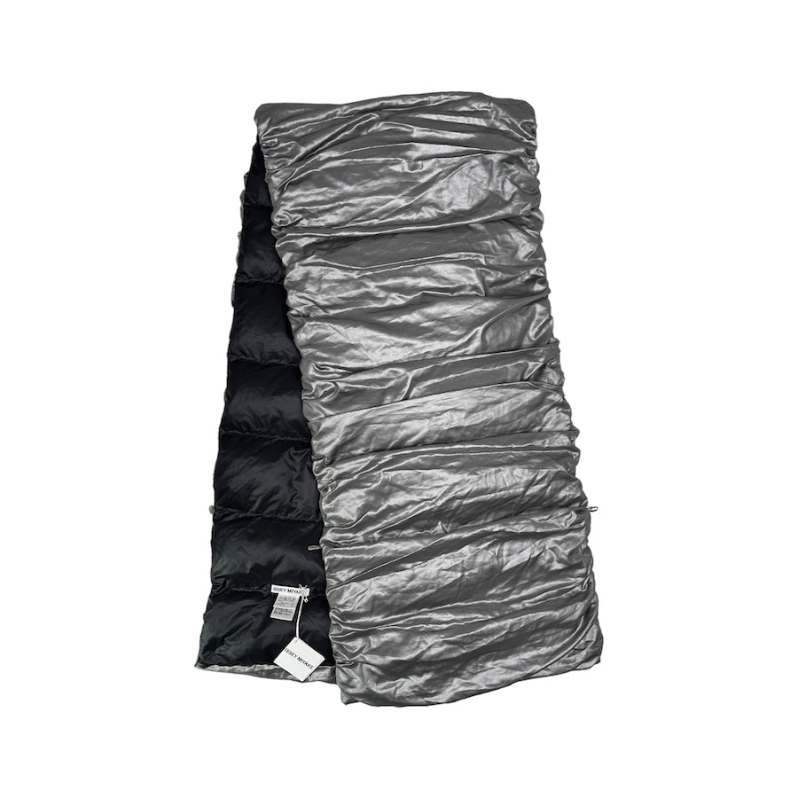 (NEW) ISSEY MIYAKE PUFFER DOWN SCARF - SILVER / BLACK