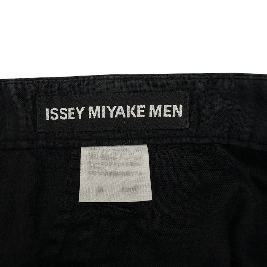 ISSEY MIYAKE MEN SAROUEL SHORTS
