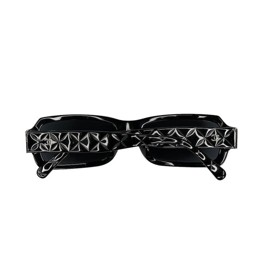 CHANEL BLACK FRAME QUILTED CC LOGO SUNGLASSES