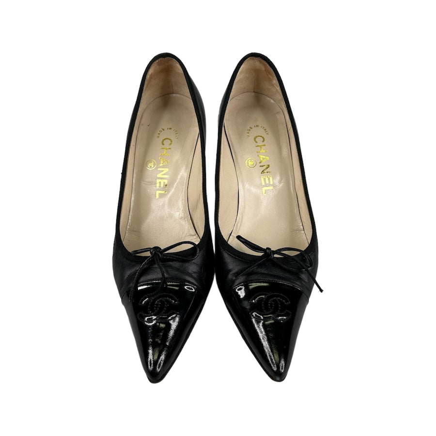 CHANEL BLACK LEATHER / PATENT LEATHER KITTEN HEELS