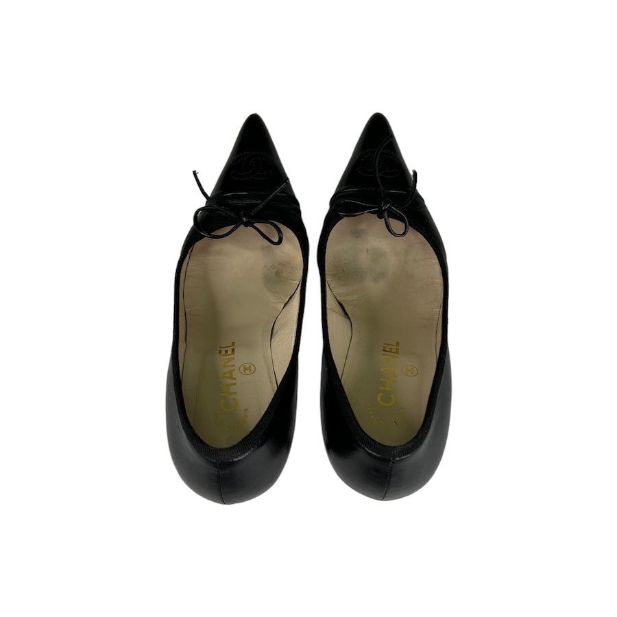 CHANEL BLACK LEATHER / PATENT LEATHER KITTEN HEELS