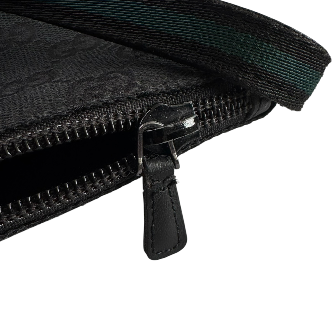 GUCCI GG CANVAS BOAT POCHETTE - BLACK/GREEN