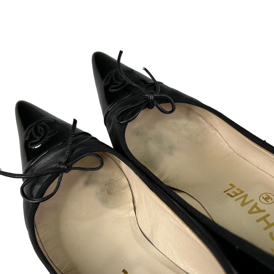 CHANEL BLACK LEATHER / PATENT LEATHER KITTEN HEELS