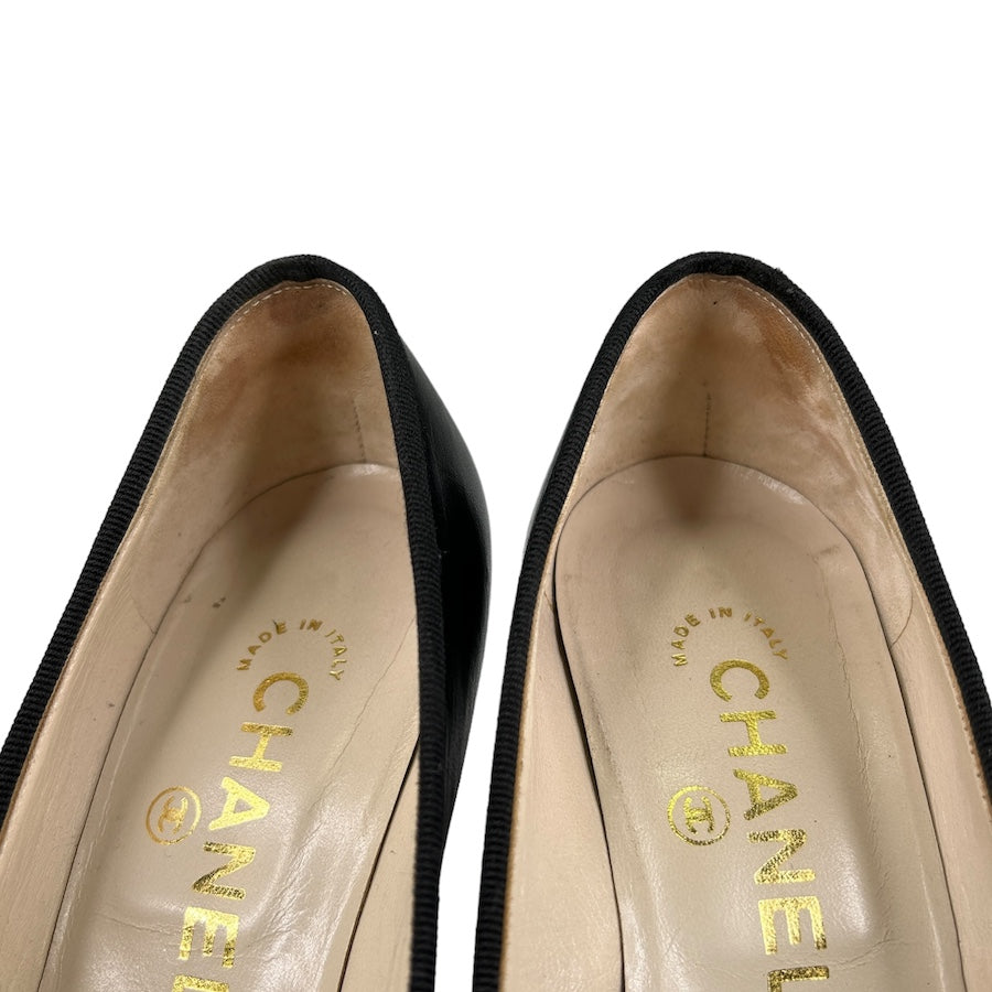 CHANEL BLACK LEATHER / PATENT LEATHER KITTEN HEELS