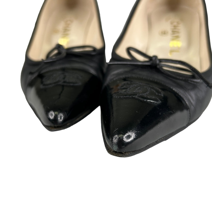 CHANEL BLACK LEATHER / PATENT LEATHER KITTEN HEELS
