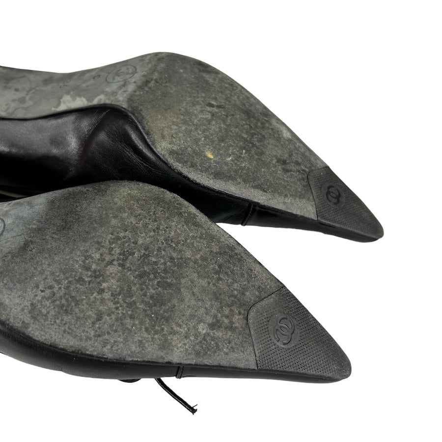 CHANEL BLACK LEATHER / PATENT LEATHER KITTEN HEELS