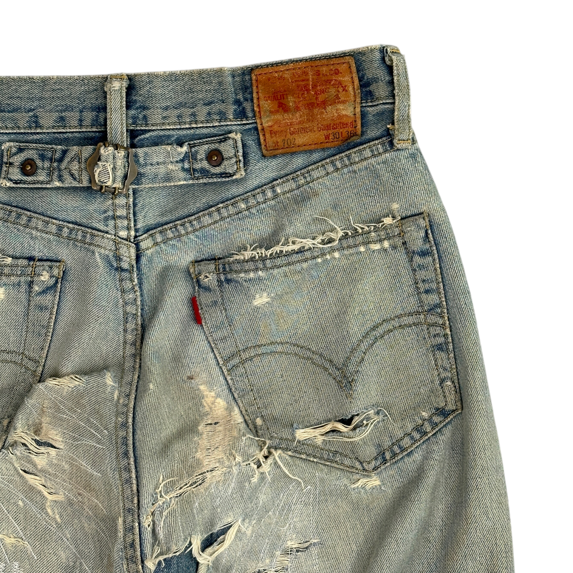 (30) LEVIS 702 DISTRESSED STRAIGHT LEG JEANS - LIGHT WASH